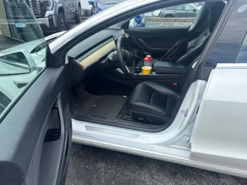 More photos of 2019 Tesla Model 3 Standard Range Plus at MAG Auto - Munsterman Automotive Group, MO
