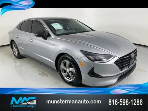 Silver 2023 Hyundai Sonata SE for sale in Blue Springs, MO
