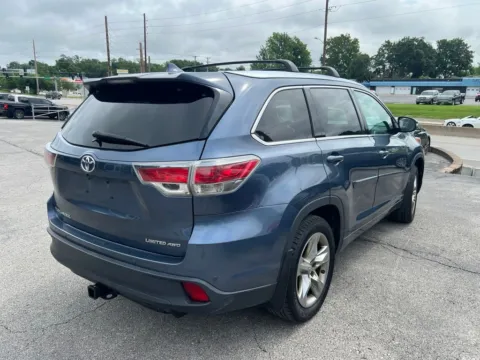 More photos of 2015 Toyota Highlander Limited at MAG Auto - Munsterman Automotive Group, MO