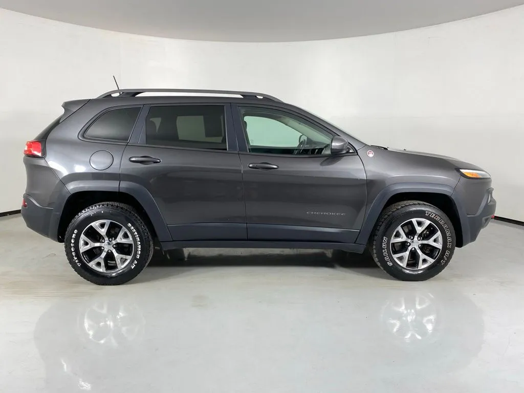 Jeep Cherokee photo 8