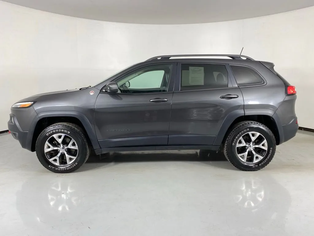 Jeep Cherokee photo 4