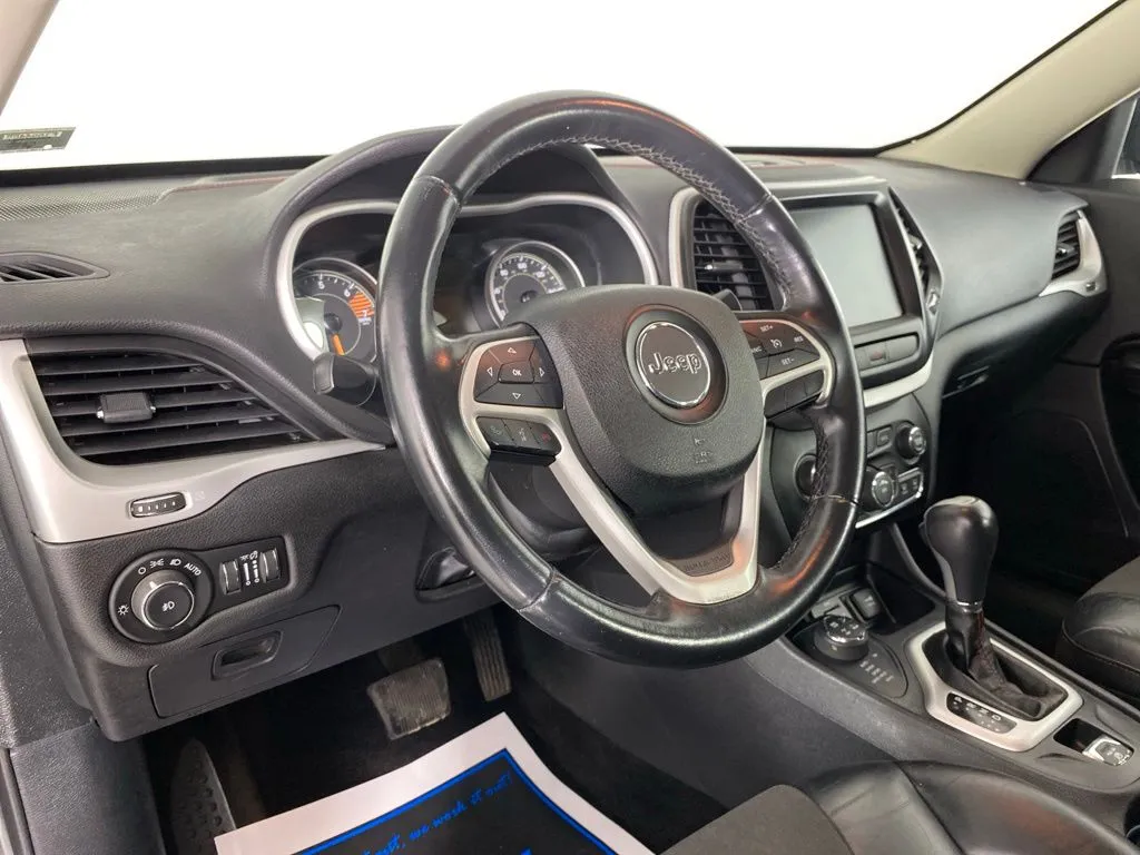 Jeep Cherokee photo 13