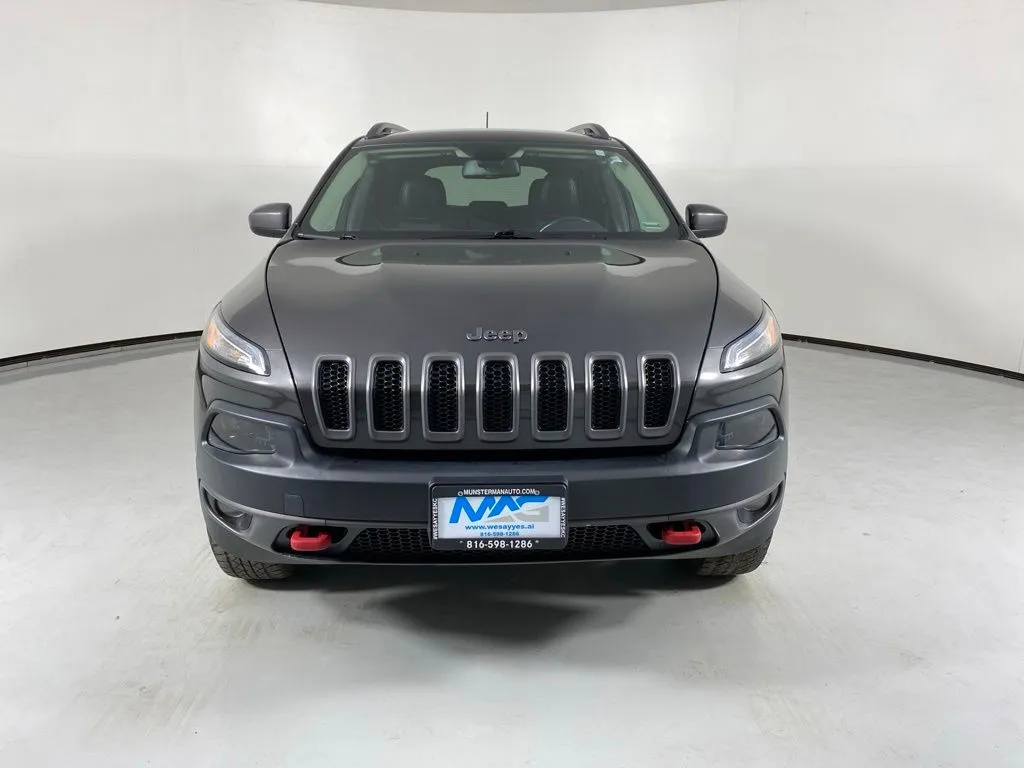 Jeep Cherokee photo 2