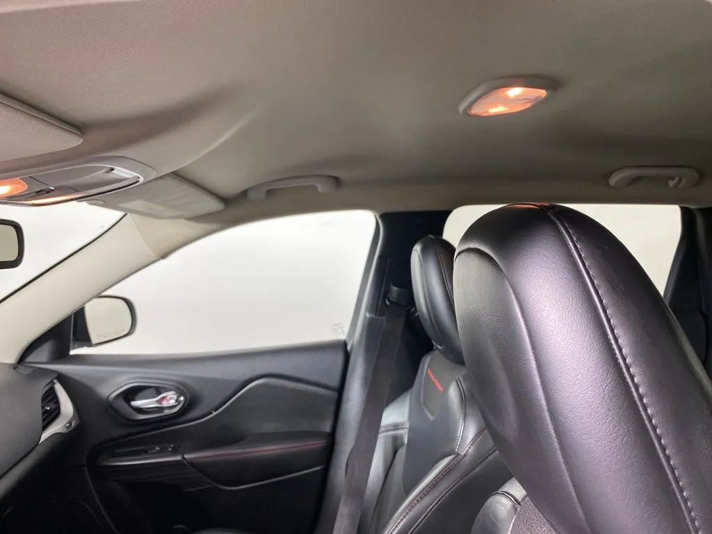 Jeep Cherokee photo 17