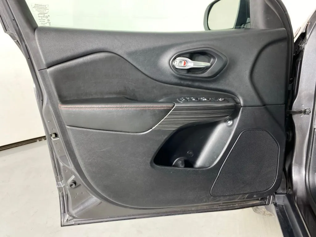 Jeep Cherokee photo 14