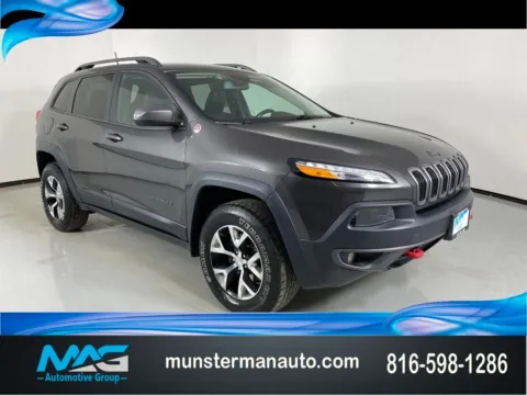 Gray 2017 Jeep Cherokee Trailhawk for sale in Blue Springs, MO
