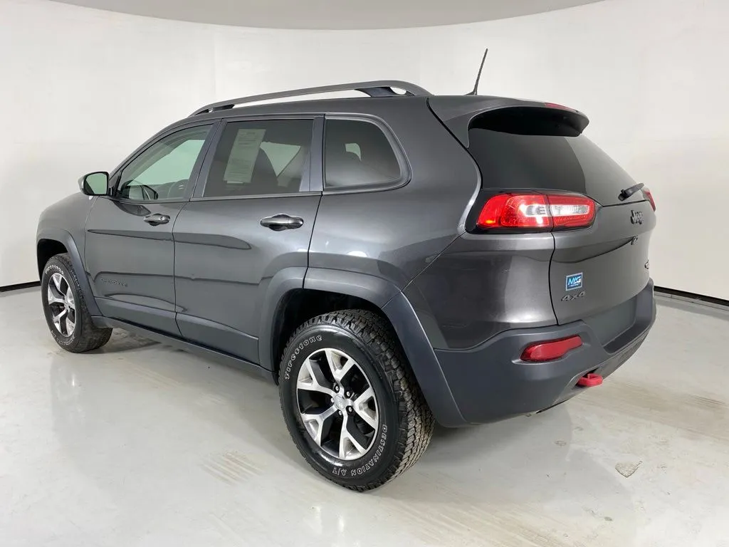 Jeep Cherokee photo 5