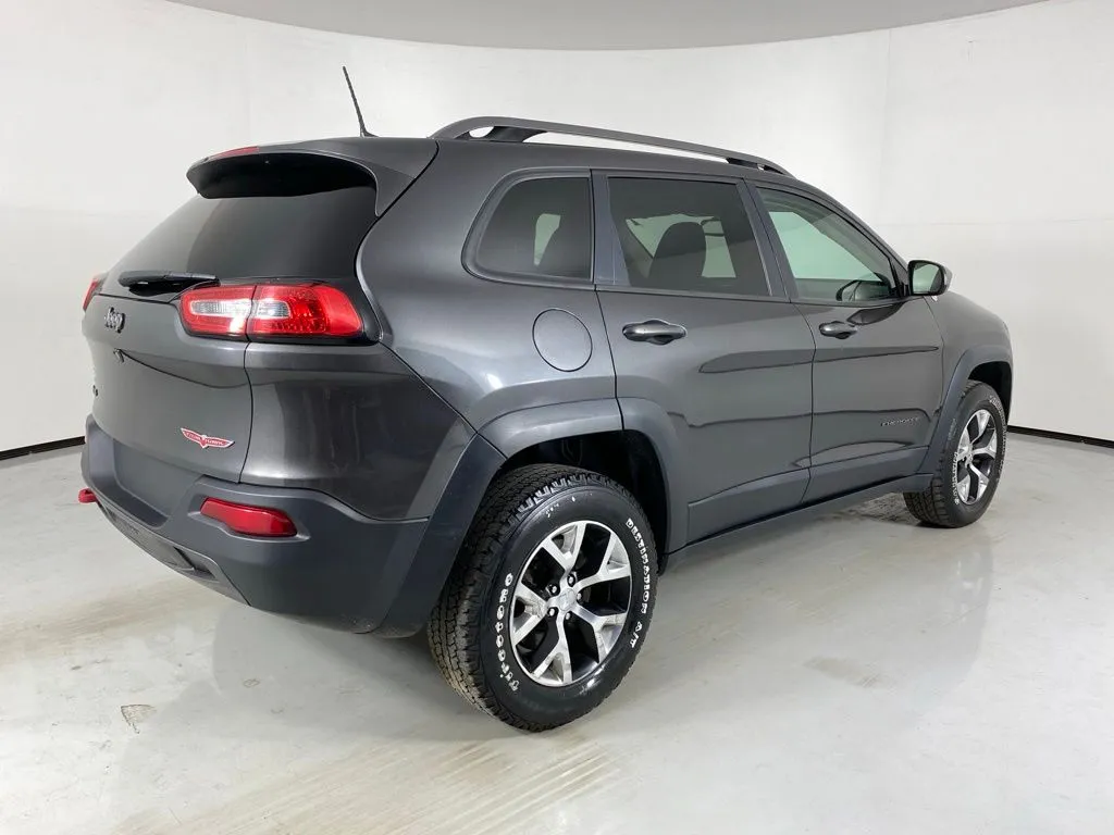 Jeep Cherokee photo 7