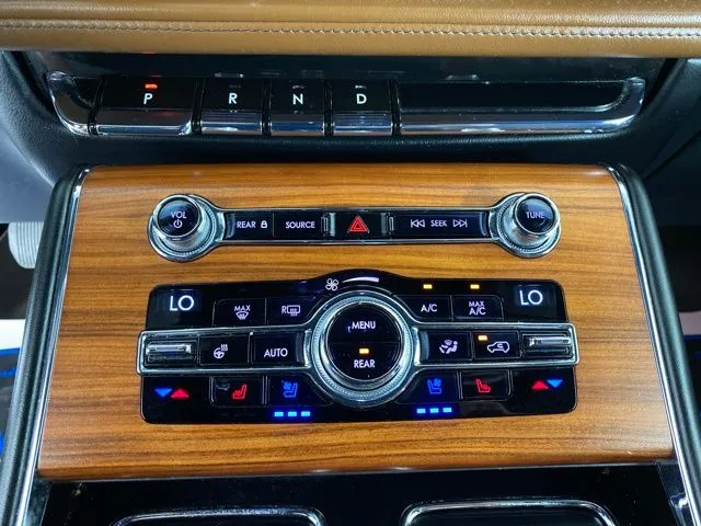 Lincoln Aviator photo 26