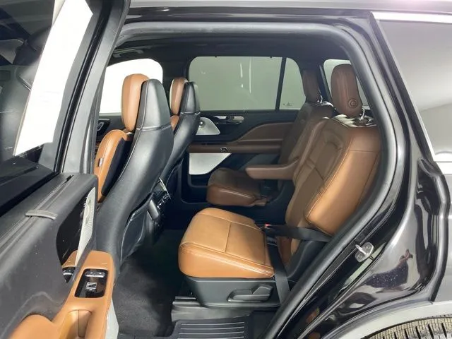 Lincoln Aviator photo 39