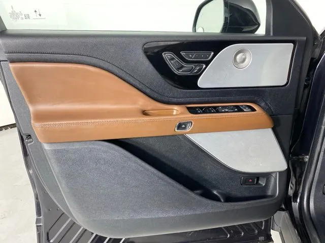 Lincoln Aviator photo 17