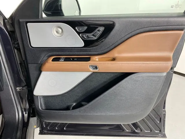 Lincoln Aviator photo 48