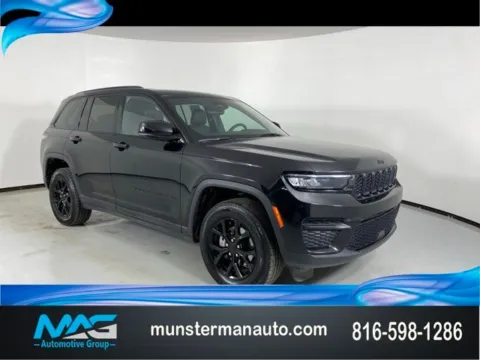 Black 2024 Jeep Grand Cherokee Altitude for sale in Blue Springs, MO