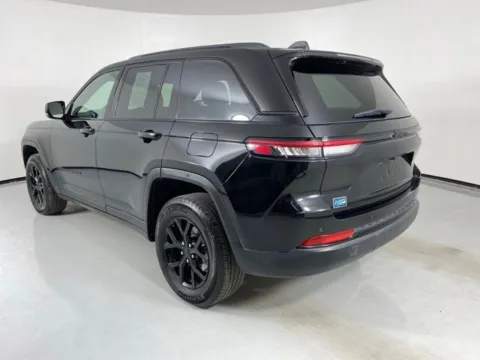 More photos of 2024 Jeep Grand Cherokee Altitude at MAG Auto - Munsterman Automotive Group, MO