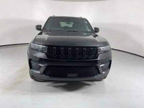 Photos of 2024 Jeep Grand Cherokee Altitude for sale in Blue Springs, MO at MAG Auto - Munsterman Automotive Group