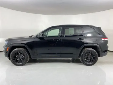 More photos of 2024 Jeep Grand Cherokee Altitude at MAG Auto - Munsterman Automotive Group, MO