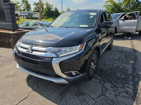 Photos of 2017 Mitsubishi Outlander SE for sale in Blue Springs, MO at MAG Auto - Munsterman Automotive Group