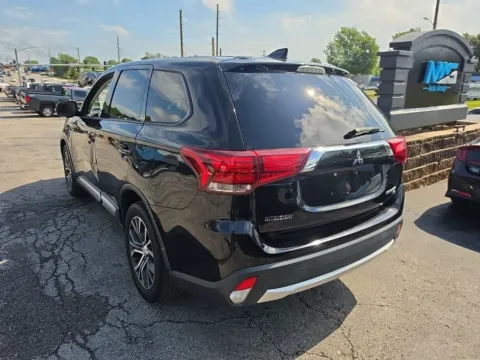 Another view of 2017 Mitsubishi Outlander SE for sale in Blue Springs, MO at MAG Auto - Munsterman Automotive Group