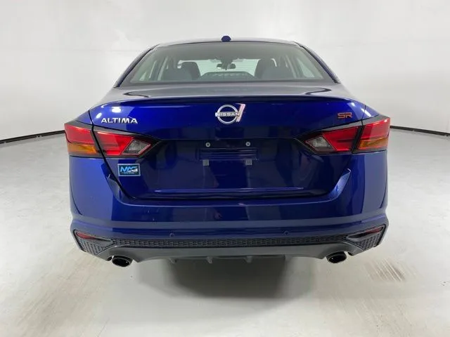 Nissan Altima photo 6