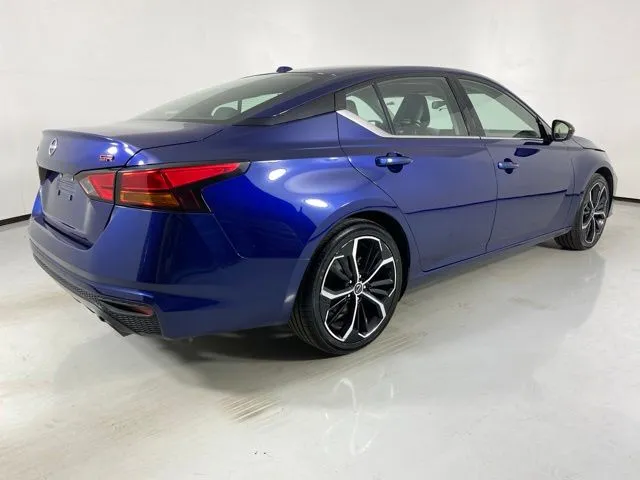 Nissan Altima photo 7