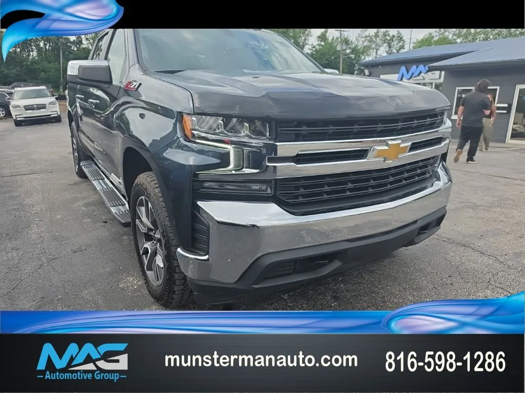 Gray 2021 Chevrolet Silverado 1500 LT for sale in Blue Springs, MO