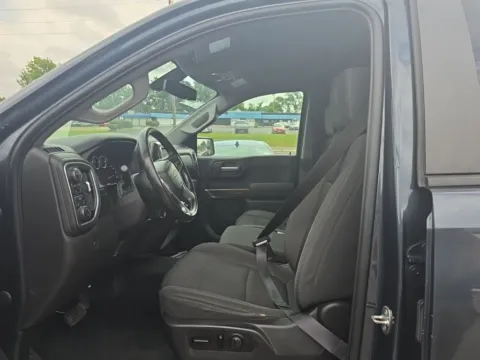 More photos of 2021 Chevrolet Silverado 1500 LT at MAG Auto - Munsterman Automotive Group, MO