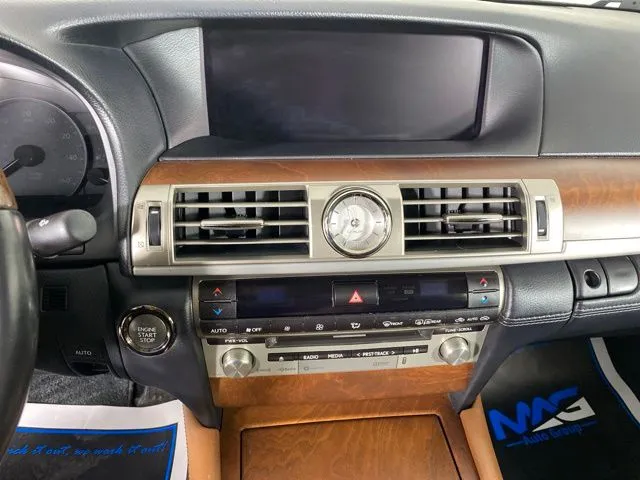 Lexus LS photo 19