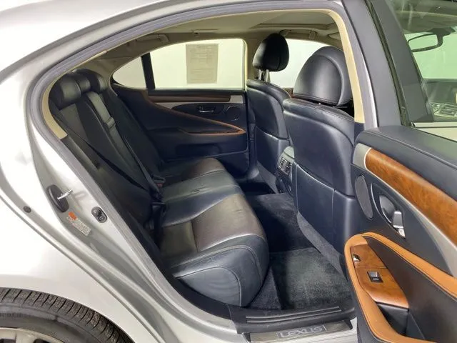 Lexus LS photo 46