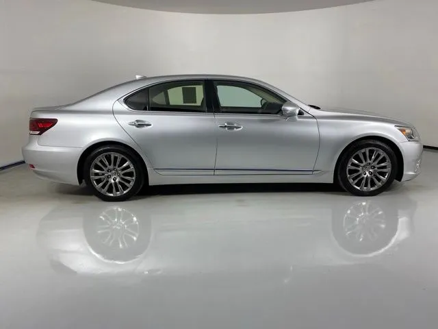 Lexus LS photo 8