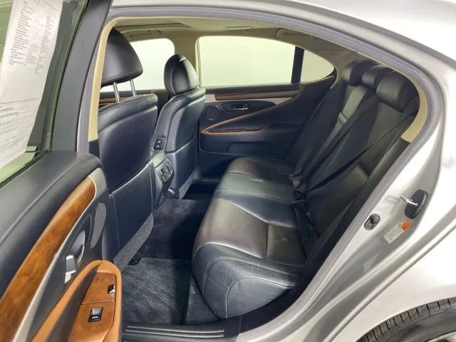 Lexus LS photo 39