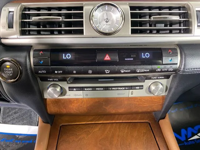 Lexus LS photo 25
