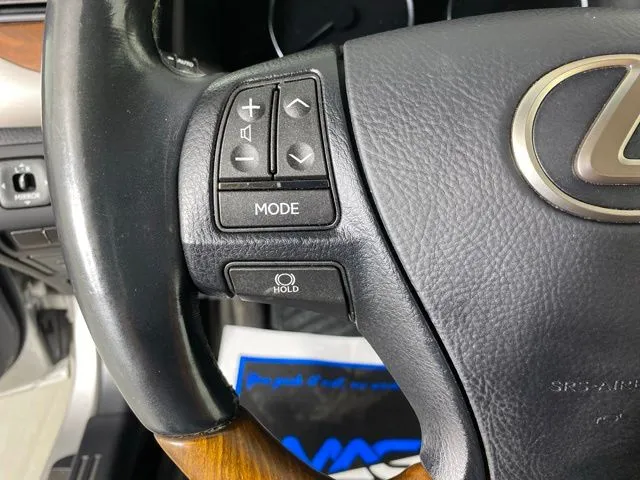 Lexus LS photo 33