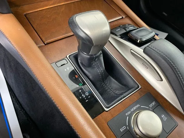 Lexus LS photo 26
