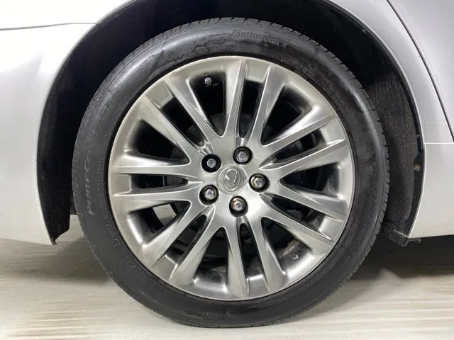 Lexus LS photo 9