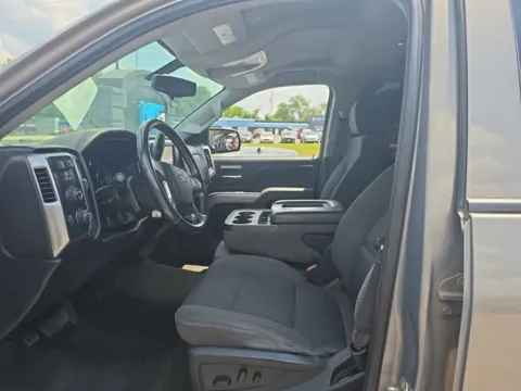 More photos of 2017 Chevrolet Silverado 1500 LT at MAG Auto - Munsterman Automotive Group, MO