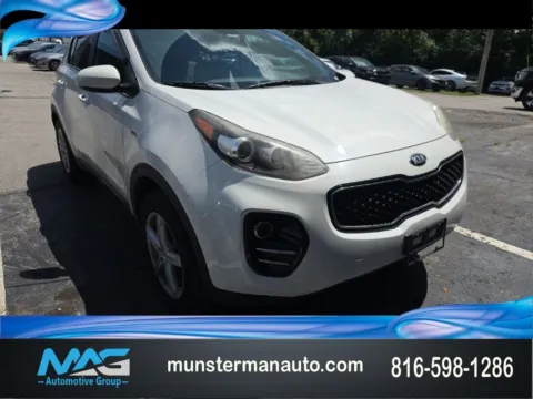 White 2017 Kia Sportage LX for sale in Blue Springs, MO