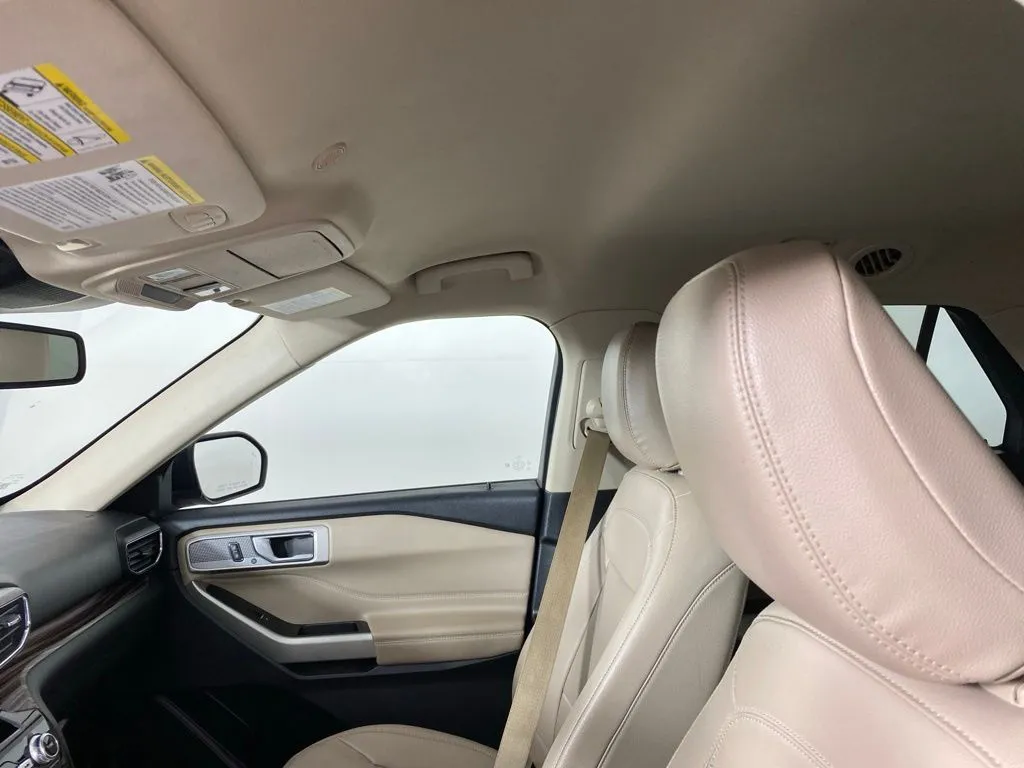 Ford Explorer photo 17