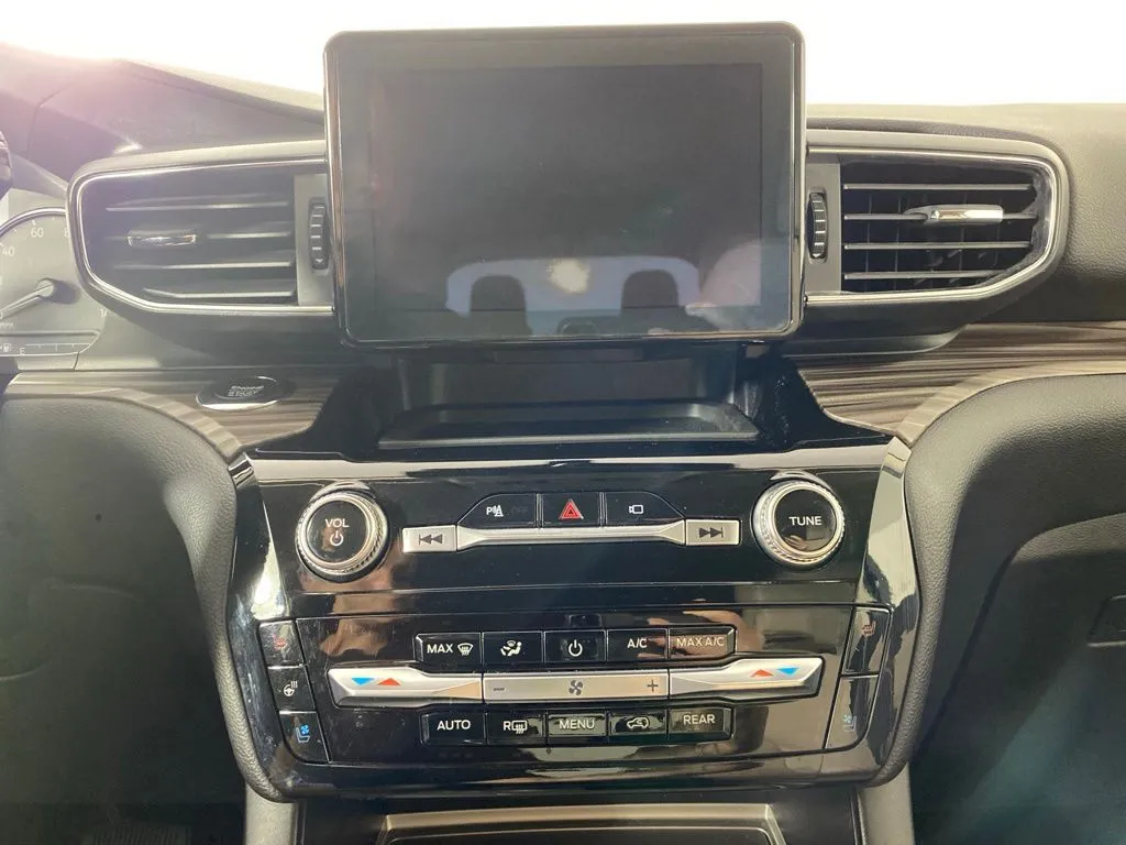 Ford Explorer photo 18
