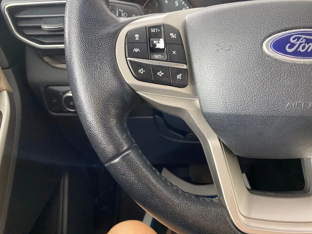 Ford Explorer photo 26