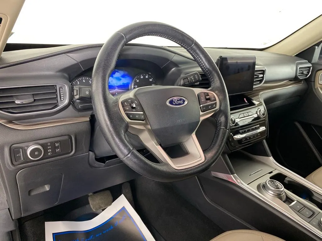 Ford Explorer photo 11