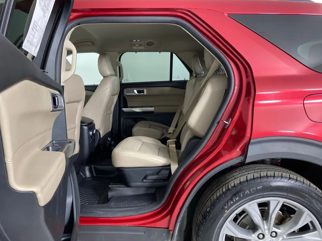 Ford Explorer photo 34