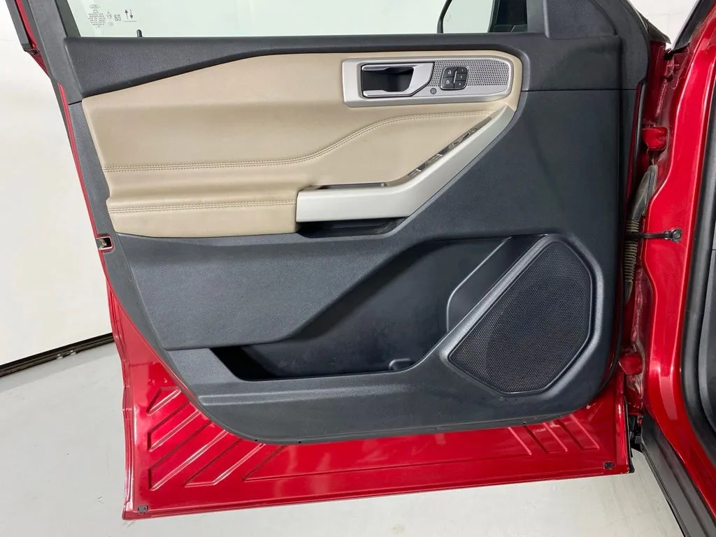 Ford Explorer photo 14