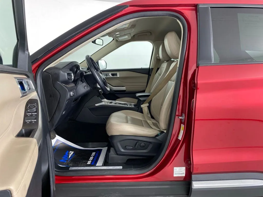 Ford Explorer photo 12