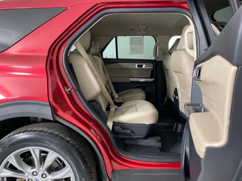 Ford Explorer photo 41