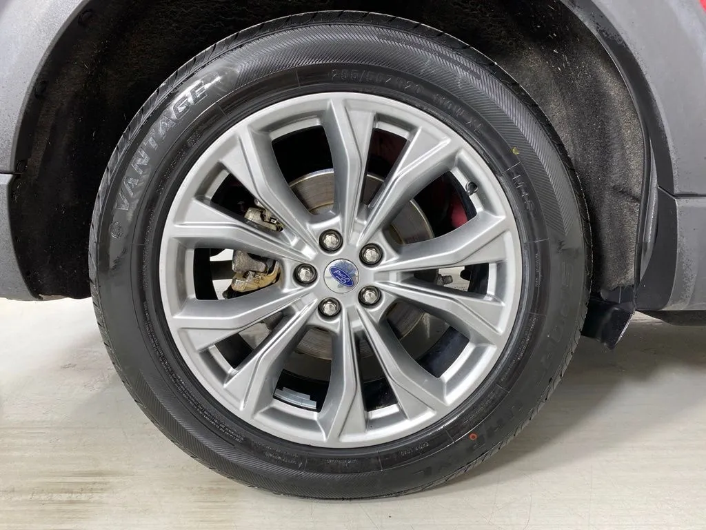 Ford Explorer photo 10