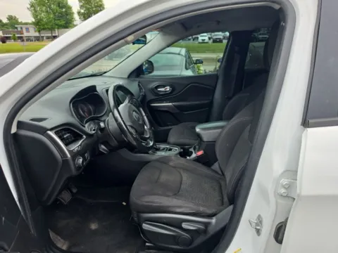 More photos of 2020 Jeep Cherokee Latitude at MAG Auto - Munsterman Automotive Group, MO