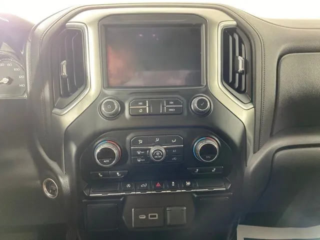 Chevrolet Silverado photo 17