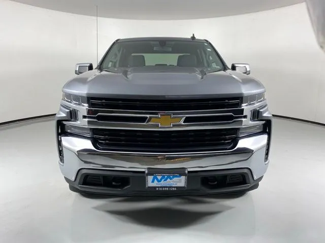 Chevrolet Silverado photo 2