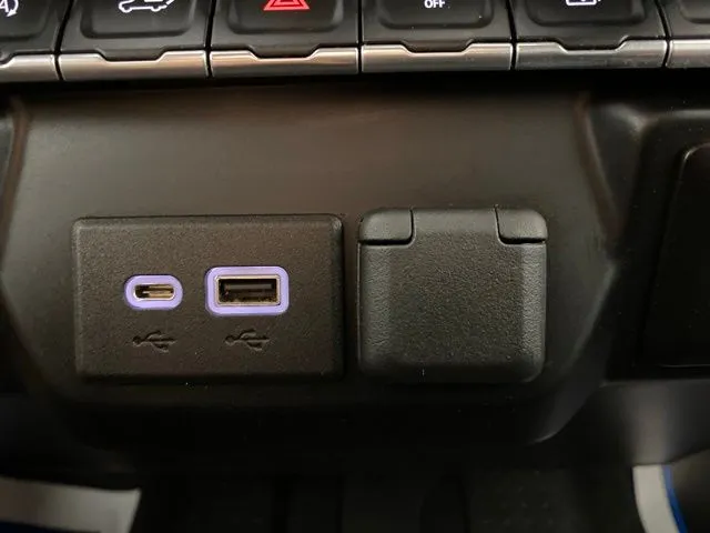 Chevrolet Silverado photo 24