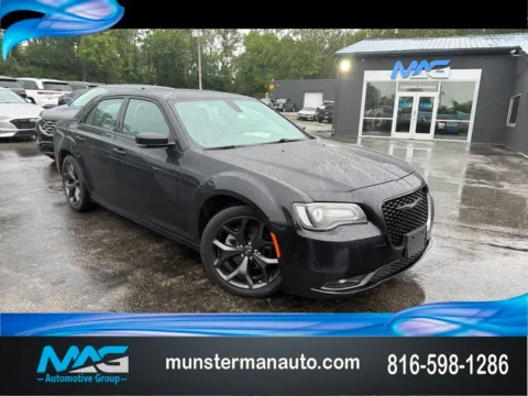Black 2023 Chrysler 300 S for sale in Blue Springs, MO